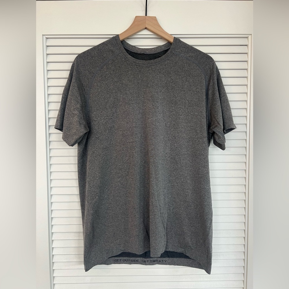 Men’s Lululemon Short Sleeve Shirt
